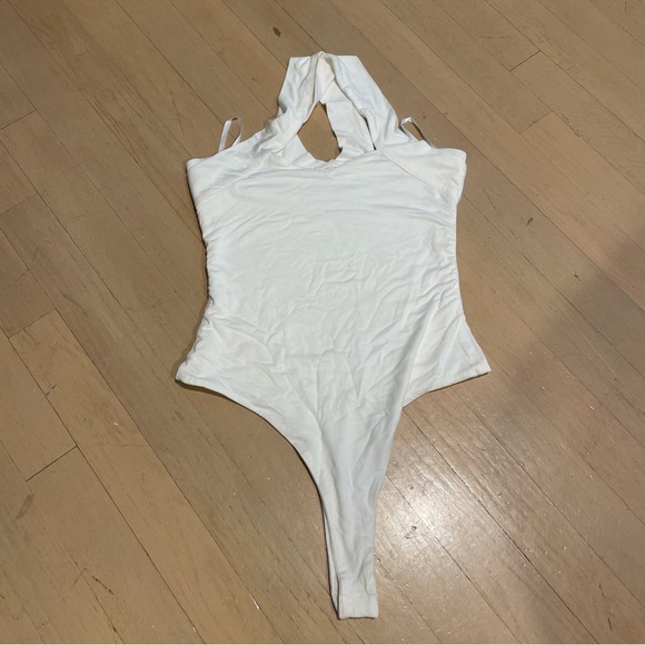 Revolve Superdown Gene Cross Front Bodysuit - Picture 4 of 8
